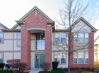 1644 Carlemont Dr APT B, Crystal Lake, IL 60014