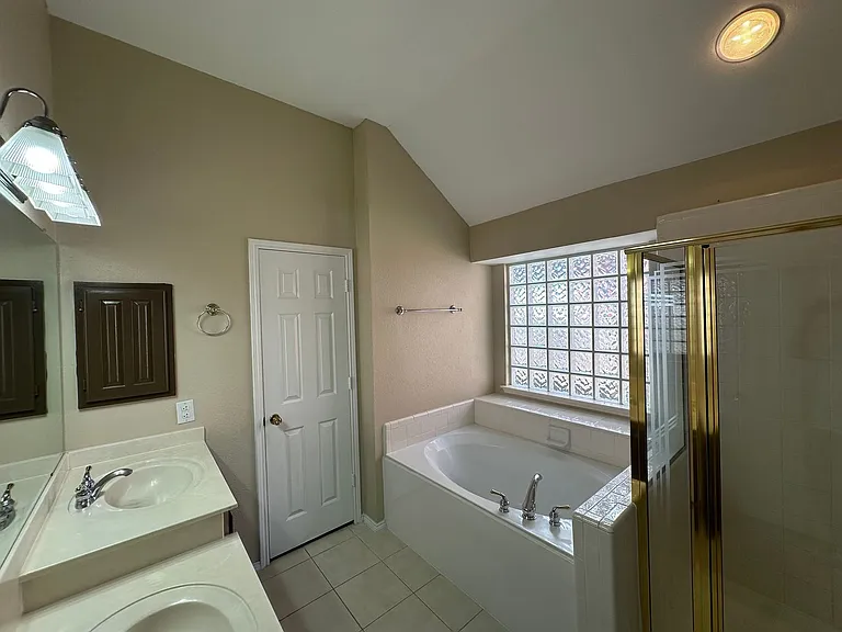 10701 Nashville Dr — Photo 14
