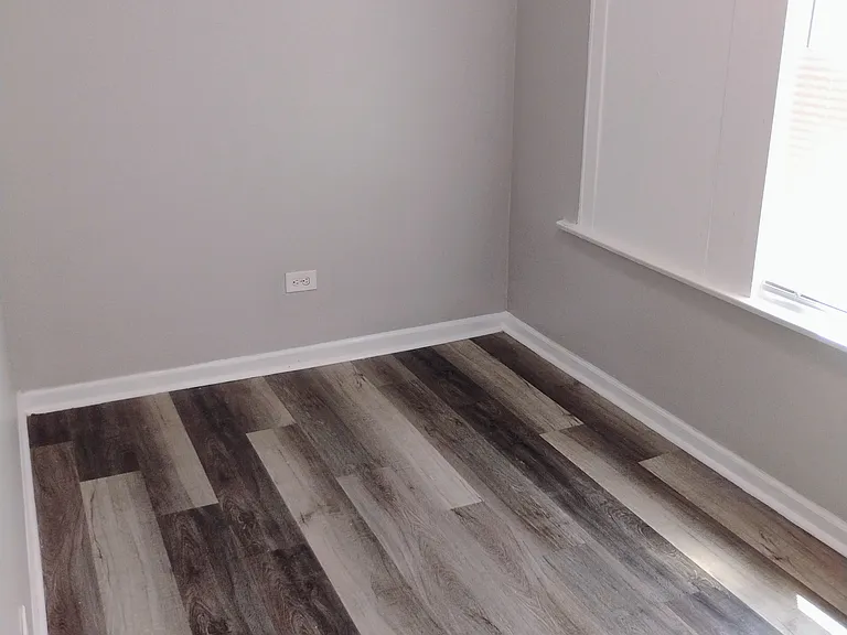 8547 S Maryland Ave — Photo 3
