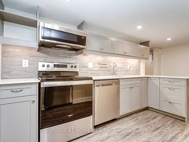 691 Simcoe St N #C — Photo 3