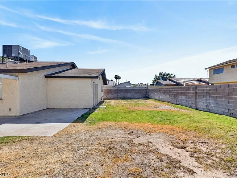 6834 Grandola Dr — Photo 33