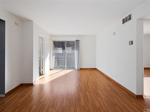 2nd image of 5414 Newcastle Ave APT 10