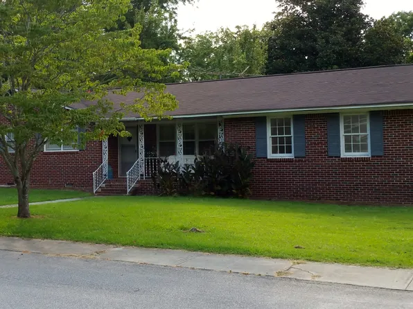 203 Old Calhoun Ave, St Matthews, SC 29135