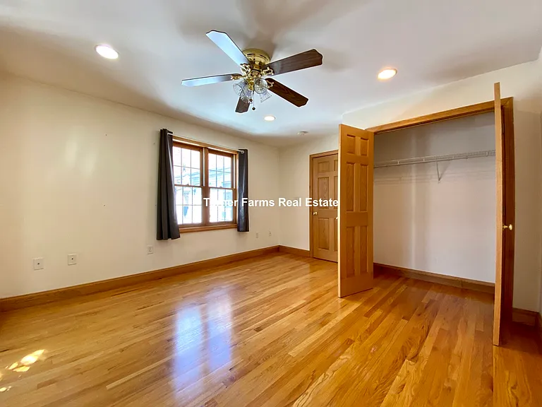 241 W 3rd St #2A — Photo 6