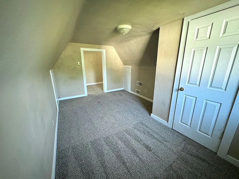 337 N Ellis St — Photo 29