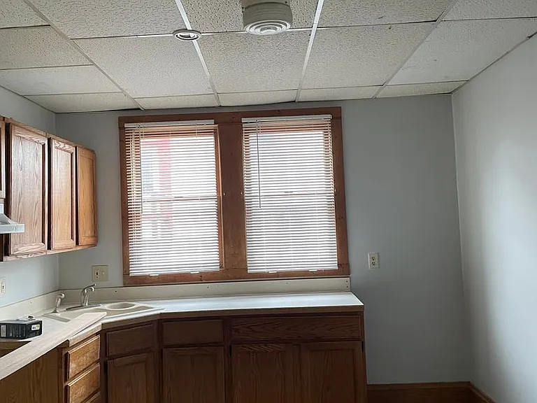 172 Oakdale Ave — Photo 9