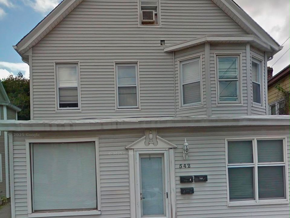 1st image of 542 Ringwood Ave #A