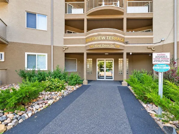 245 E Red Deer Dr SW #412, Medicine Hat, AB T1A 8P4