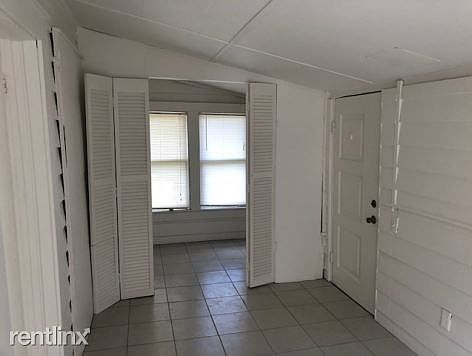 3rd image of 1014 E Broad St #B