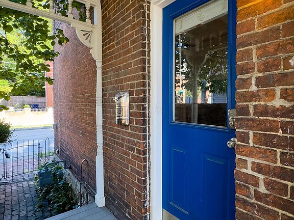3rd image of 729 Kerr St