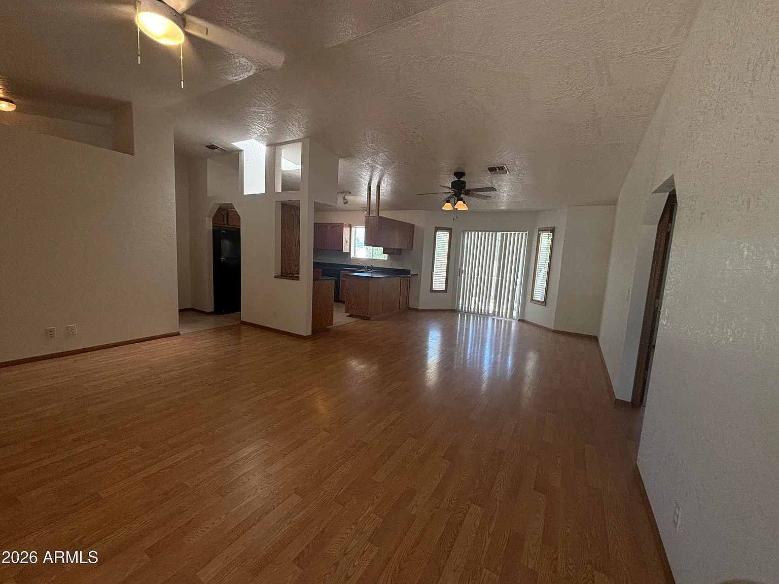 3 bed, 2.0 bath, 1464 sqft, $1,895 — Photo 2