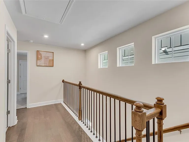 624 Spadina Rd — Photo 17