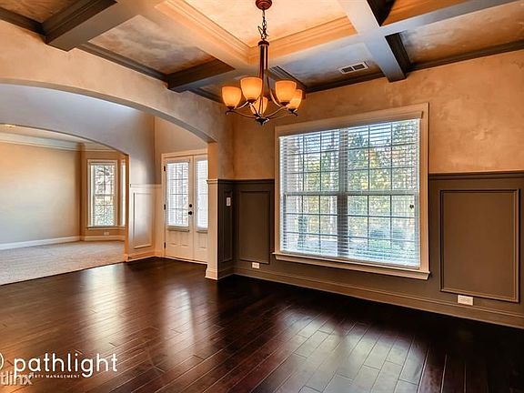 5th image of 244 Fannin Ln