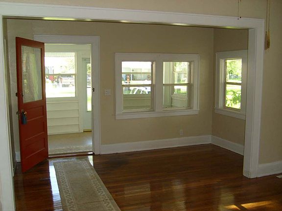 3rd image of 1016 E Hamilton Ave