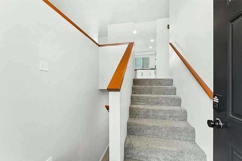 3rd image of 10004 Beacon Avenue