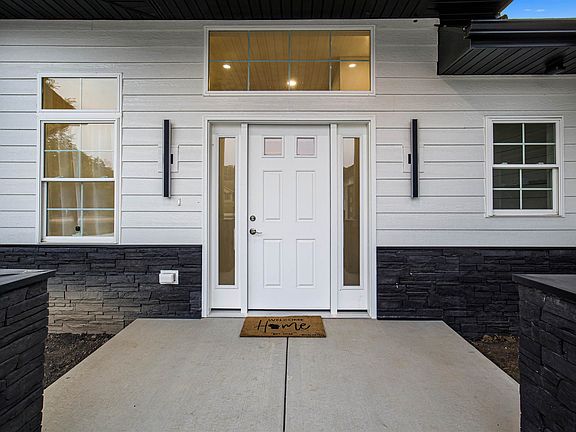 3rd image of 5611 N Vista Ln