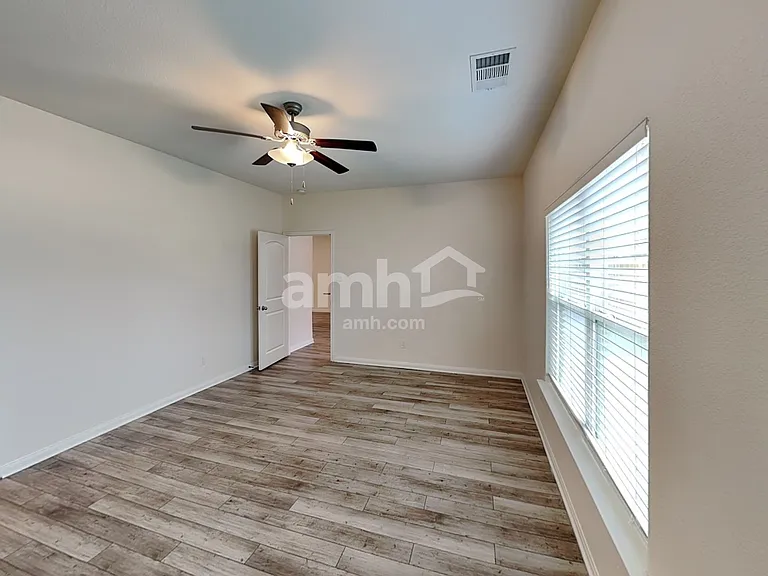 1126 Treeta Trl — Photo 11