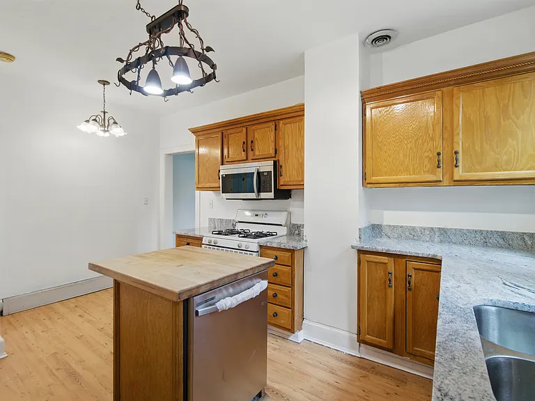 5611 Hampton Blvd — Photo 14