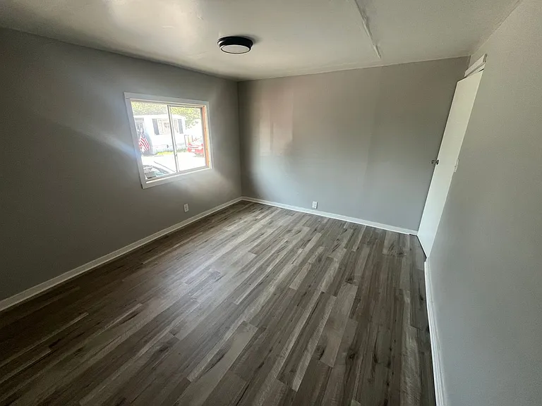 601 S Stewart St — Photo 2