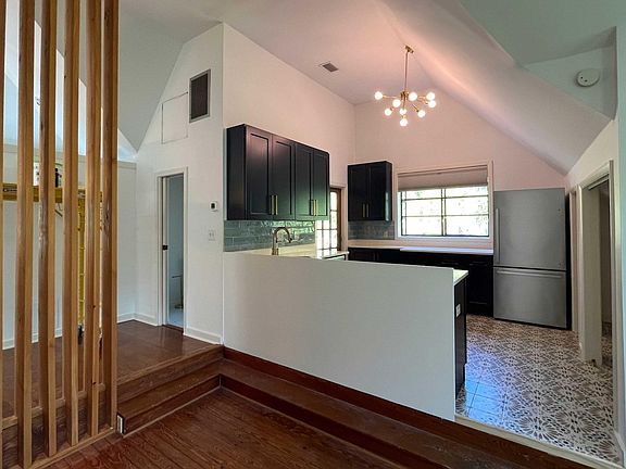 5th image of 517 NE 4th St #A
