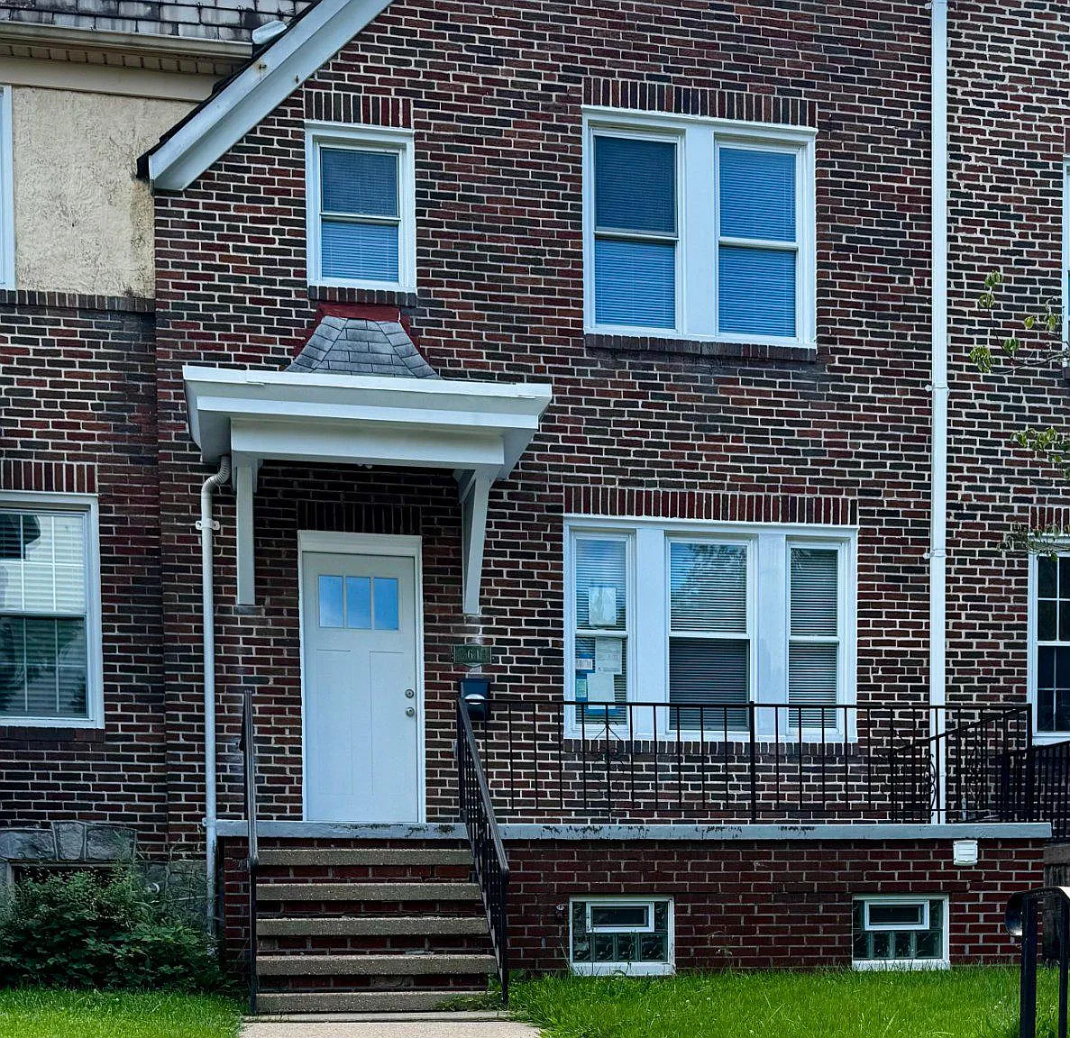 4 bed, 2.0 bath, 1586 sqft, $2,200 — Photo 1