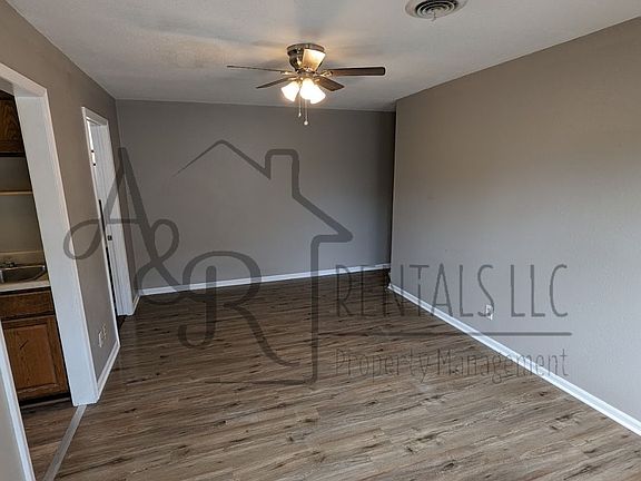 2nd image of 608 N Olive St #C