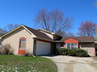 462 N Clearwater St, Roselle, IL
