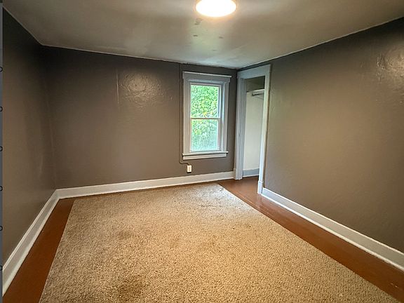 5th image of 127 Linhart St #1