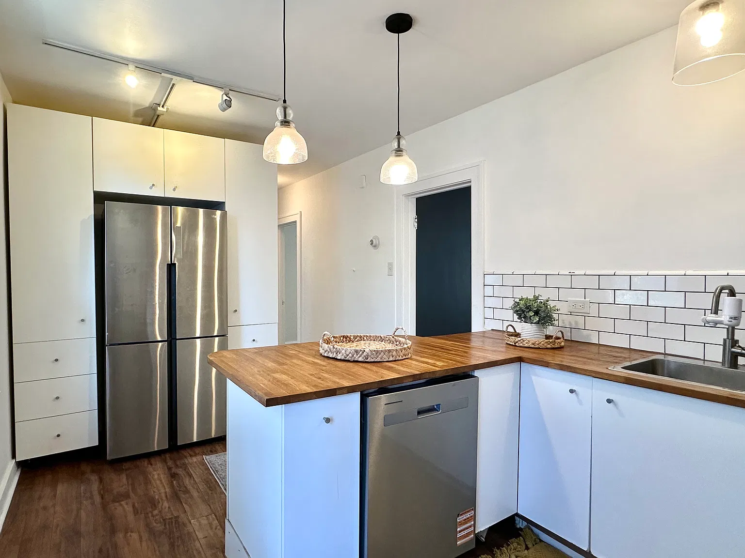 3 bed, $1,900 — Photo 4