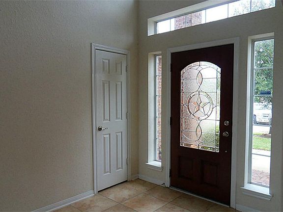 Leaded glass front door with side/transom windows - rounded corners, high ceilings, great floors...t