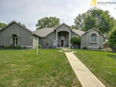 211 Saponi Ln, Lake Winnebago, MO, 64034