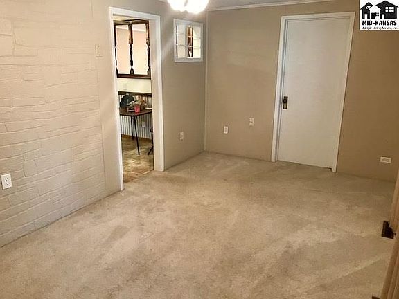 3rd image of 810 N Buchanan St