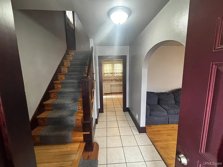 207 S 2nd St — Photo 5