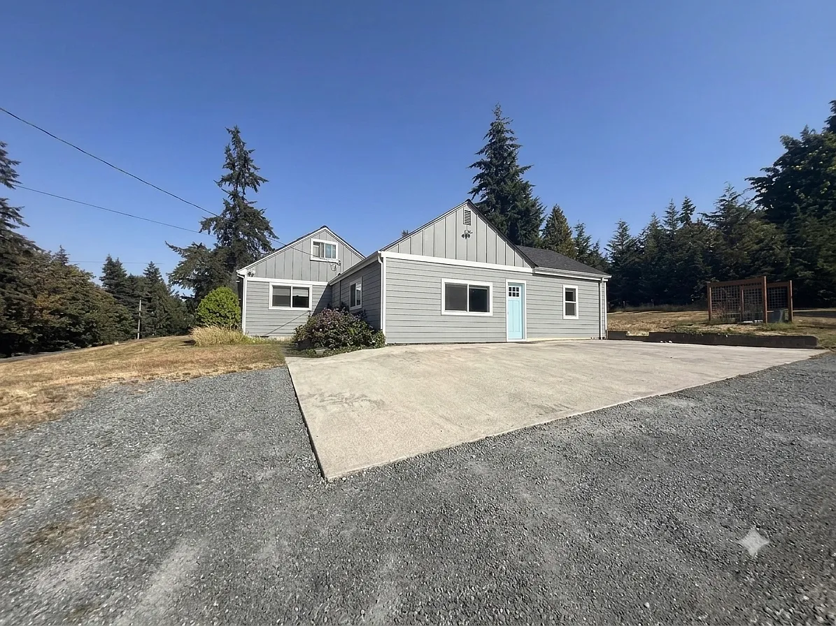 2012 Lakeway Dr — Photo 2