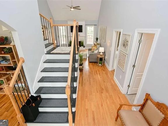 4th image of 121 Meadow Creek Cir