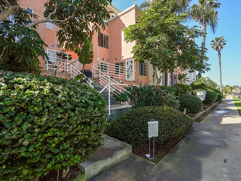 221 Donax Ave #11 — Photo 36