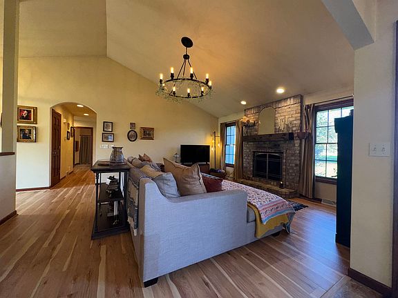 5th image of 1923 Creek Side Dr