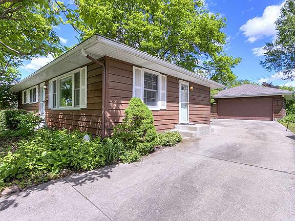 2nd image of 2715 Karen Dr