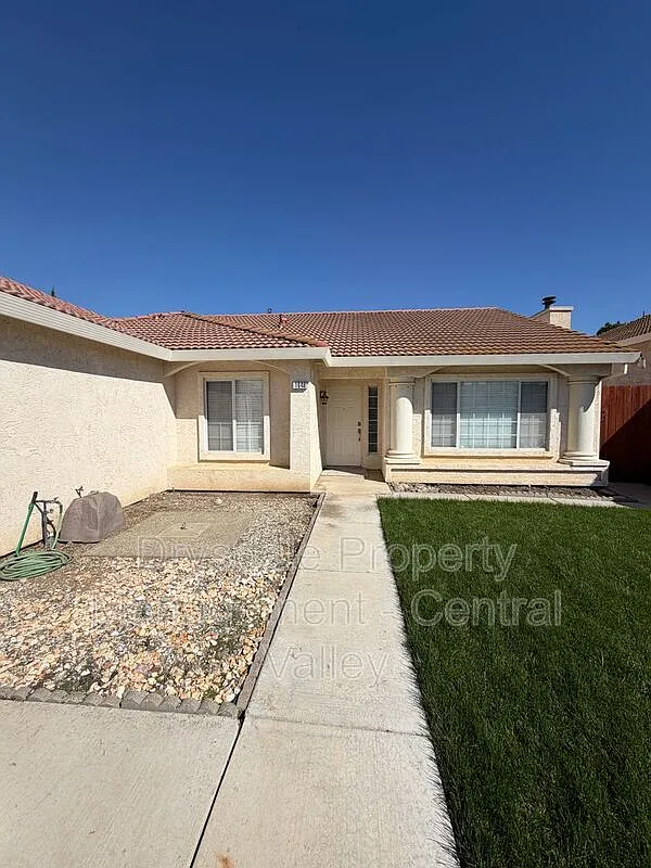 3 bed, 2.0 bath, 1848 sqft, $2,550 — Photo 3