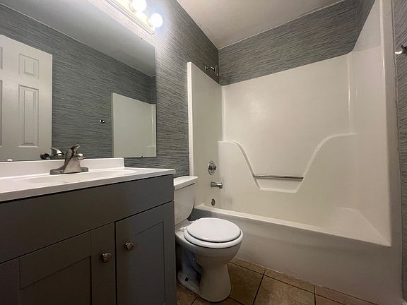 5th image of 100 Lanier Dr APT 5