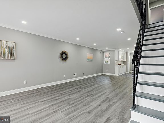 5th image of 2217 E Washington Ln