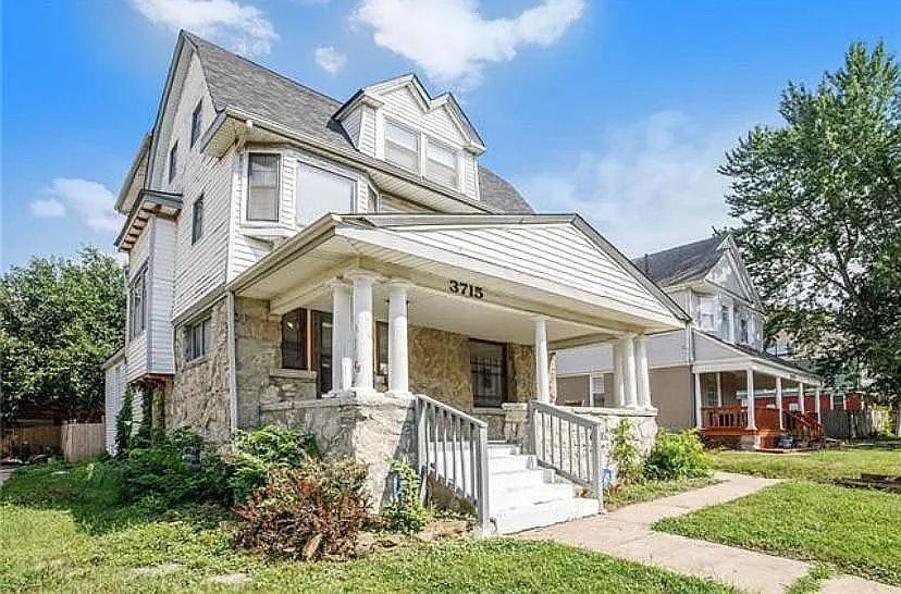 Historic home perfect for front-porch sittin'!