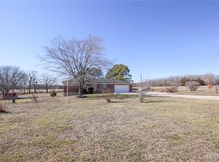 576 Landon Rd, Bourbon, MO 65441
