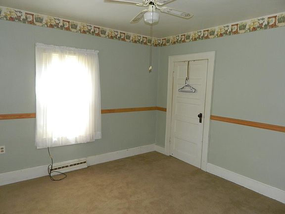 3rd image of 102 Sprinkle Ave