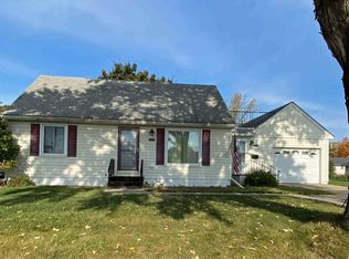 1227 Parallel St, Chaska, MN 55318