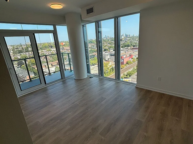 1285 Dupont St #1409 — Photo 4