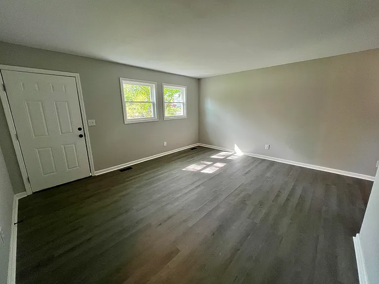 809 S Franklin St — Photo 4