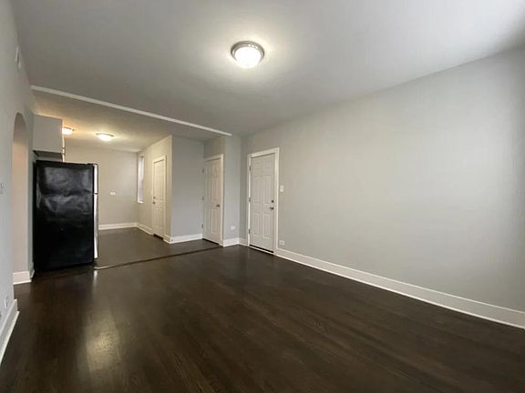 2nd image of 2128 N Sawyer Ave APT 2