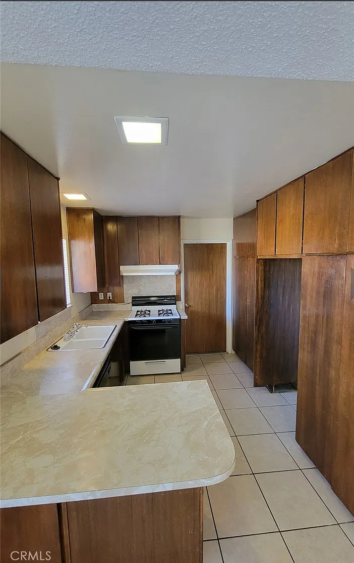 2 bed, 1000 sqft, $1,550 — Photo 3