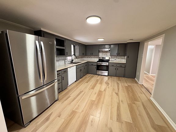 5th image of 2708 Rose St